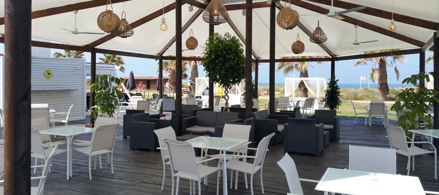 Restaurante del chiringuito frente al mar en Costa Ballena, Rota
