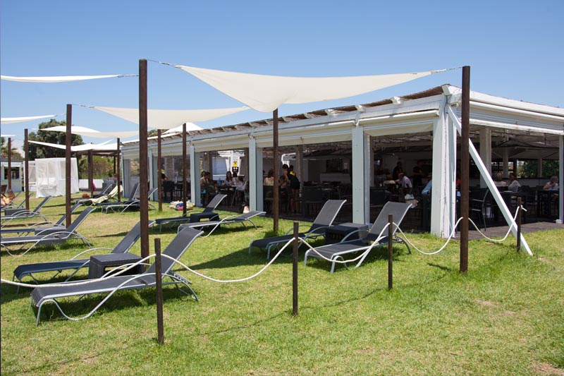 Tarde de chill out con música en Kanguro Chiringuito & Beach Club