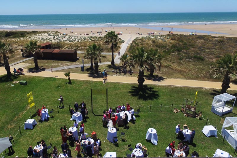 Evento al atardecer en el beach club de Costa Ballena, Rota