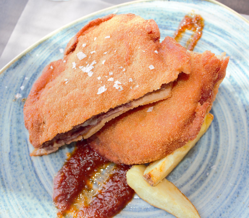 Plato de la carta del chiringuito Kanguro en Costa Ballena