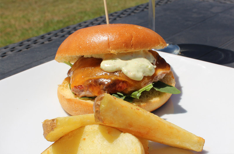 Plato de la carta del chiringuito Kanguro en Costa Ballena